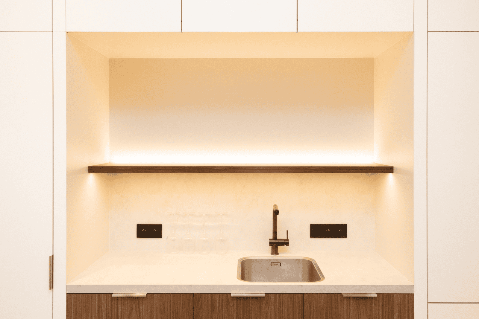 Afwerking van plafond met gyproc door ervaren plaatser van Rinovato in Dendermonde