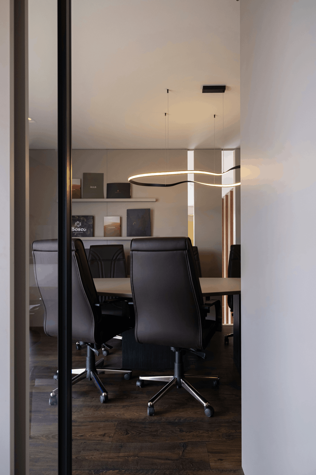 Afgewerkte keukenrenovatie in Oostkamp met vaste prijs en één aanspreekpunt